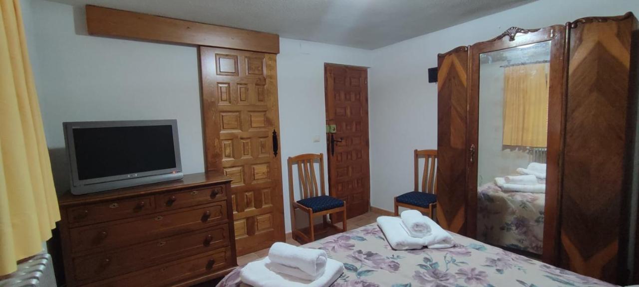 Casa De Los Abuelos Ortigosa del Monte Eksteriør billede